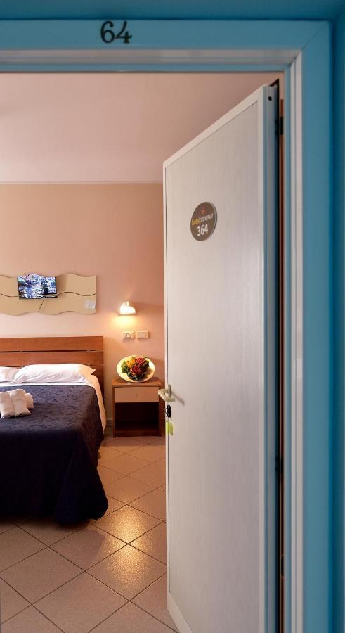 Hotel Oltremar B&B Cattolica Exterior photo